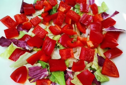 Фото шага рецепта Классический греческий салат 189216 шаг 2  