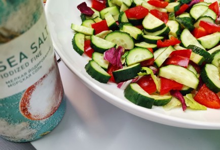 Фото шага рецепта Классический греческий салат 189216 шаг 3  