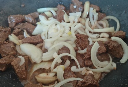 Фото шага рецепта Классический гуляш 189091 шаг 5  