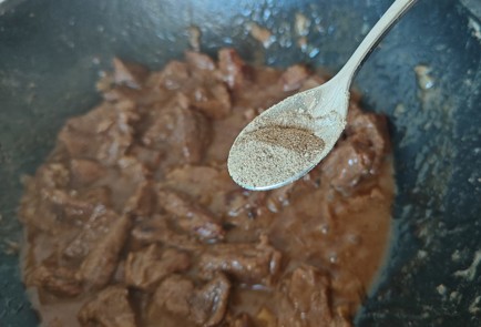 Фото шага рецепта Классический гуляш 189091 шаг 6  