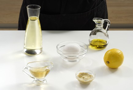 Фото шага рецепта Классический майонез 152820 шаг 1