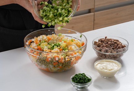 Фото шага рецепта Классический оливье с говядиной 175167 шаг 10  