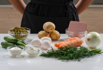 Фото шага рецепта Классический оливье с колбасой и свежими огурцами 175180 шаг 1  