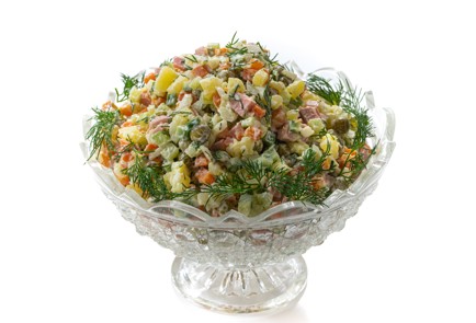 Фото шага рецепта Классический оливье с колбасой и свежими огурцами 175180 шаг 12  