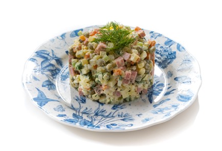 Фото шага рецепта Классический оливье с колбасой и яблоком 175170 шаг 13  