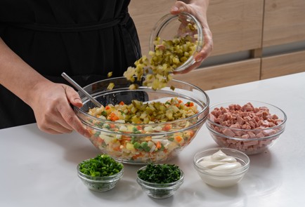 Фото шага рецепта Классический оливье с колбасой 175168 шаг 10  