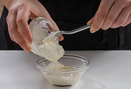 Фото шага рецепта Классический оливье с курицей и свежими огурцами 175173 шаг 11  