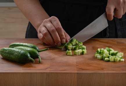 Фото шага рецепта Классический оливье с курицей и свежими огурцами 175173 шаг 7  