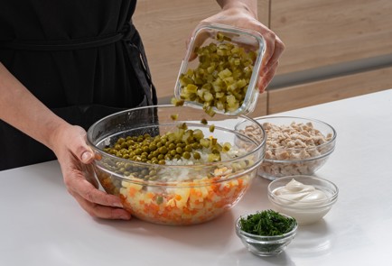 Фото шага рецепта Классический оливье с курицей 175169 шаг 11  