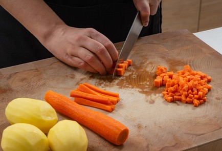 Фото шага рецепта Классический оливье с мясом и яблоком 175178 шаг 2  