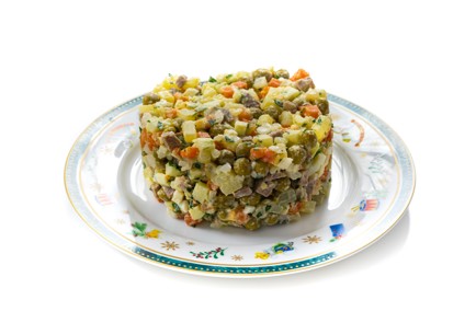 Фото шага рецепта Классический оливье с языком и яблоком 175174 шаг 12  