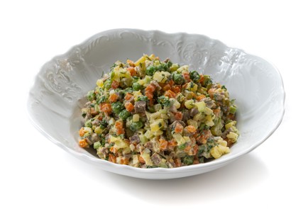 Фото шага рецепта Классический оливье с языком 175171 шаг 12  