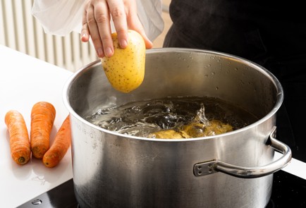 Фото шага рецепта Классический оливье 151806 шаг 3  