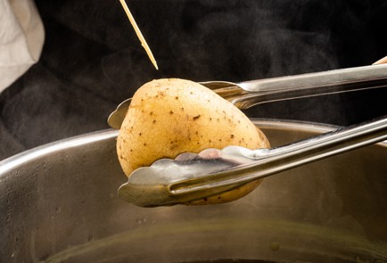 Фото шага рецепта Классический оливье 151806 шаг 4  