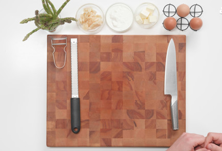 Фото шага рецепта Классический омлет с сыром 189537 шаг 1  