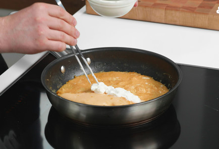 Фото шага рецепта Классический омлет с сыром 189537 шаг 11  