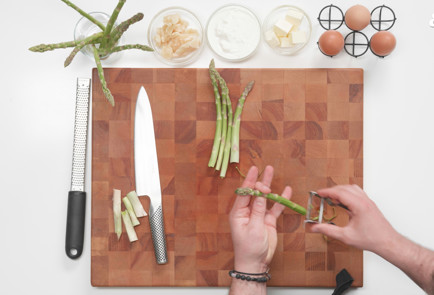 Фото шага рецепта Классический омлет с сыром 189537 шаг 3  