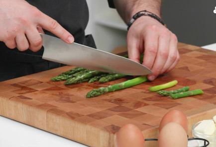 Фото шага рецепта Классический омлет с сыром 189537 шаг 6  