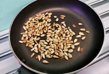 Фото шага рецепта Классический овсяноблин с начинкой 140428 шаг 8  