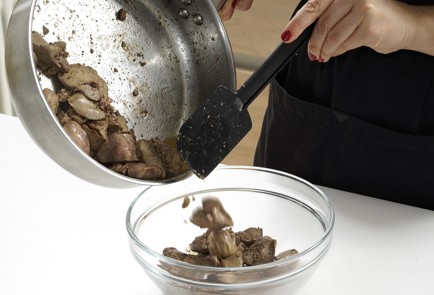 Фото шага рецепта Классический паштет из куриной печени 152788 шаг 4  