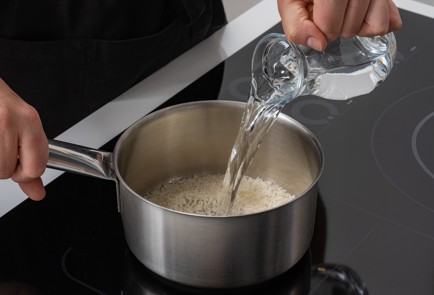 Фото шага рецепта Классический салат из крабовых палочек 175237 шаг 2  