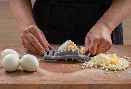 Фото шага рецепта Классический салат из крабовых палочек 175237 шаг 7  