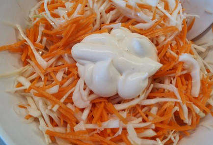 Фото шага рецепта Классический капустный салат коул слоу 191408 шаг 7  