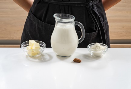 Фото шага рецепта Классический соус бешамель 188794 шаг 1  