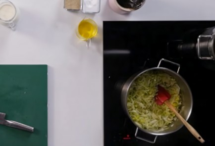 Фото шага рецепта Классический вишисуаз 137746 шаг 2  