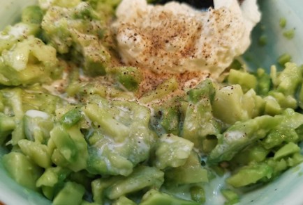 Фото шага рецепта Классическое гуакамоле с помидорами черри 152299 шаг 3  