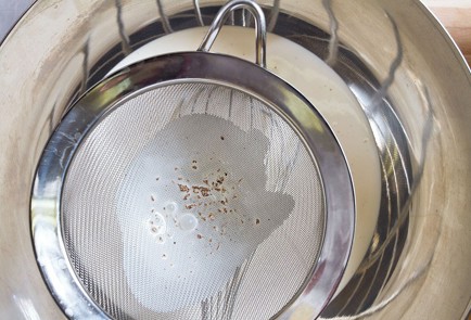 Фото шага рецепта Классическое крембрюле с мадагаскарской ванилью 23817 шаг 2  