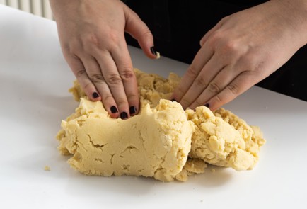 Фото шага рецепта Классическое песочное печенье 151893 шаг 5  