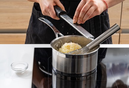 Фото шага рецепта Классическое сырное суфле 188687 шаг 7