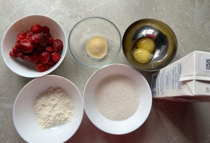 Фото шага рецепта Клубничная паннакотта 190128 шаг 1  