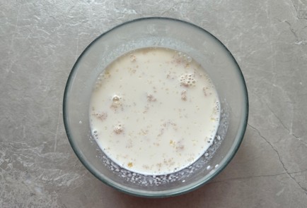 Фото шага рецепта Клубничная паннакотта 190128 шаг 2  