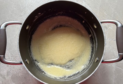 Фото шага рецепта Клубничная паннакотта 190128 шаг 4  