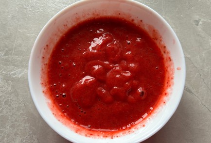 Фото шага рецепта Клубничная паннакотта 190128 шаг 5  