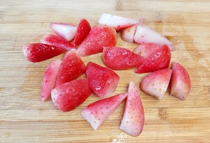 Фото шага рецепта Клубничное какао 191305 шаг 2