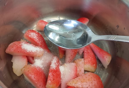 Фото шага рецепта Клубничное какао 191305 шаг 4