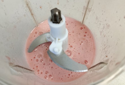 Фото шага рецепта Клубничное какао 191305 шаг 6