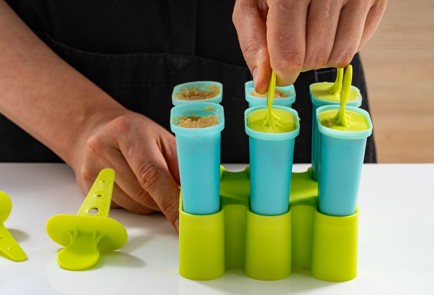 Фото шага рецепта Клубничное мороженоечизкейк на палочке popsicle 186534 шаг 9  