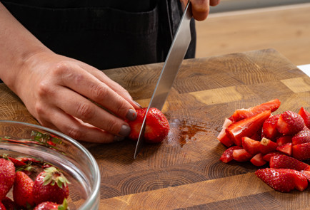 Фото шага рецепта Клубничное мороженое 189264 шаг 2  