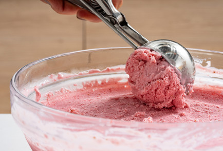 Фото шага рецепта Клубничное мороженое 189264 шаг 8  