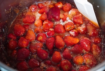 Фото шага рецепта Клубничное варенье с черным перцем 137029 шаг 5  