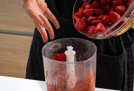 Фото шага рецепта Варенье из клубники с чили и базиликом 189277 шаг 4  