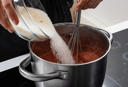 Фото шага рецепта Варенье из клубники с чили и базиликом 189277 шаг 6  