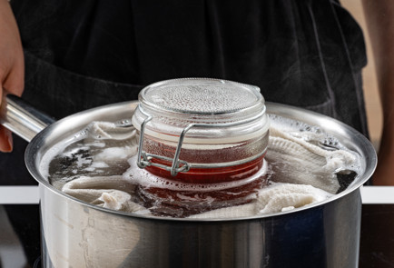 Фото шага рецепта Варенье из клубники с чили и базиликом 189277 шаг 9  