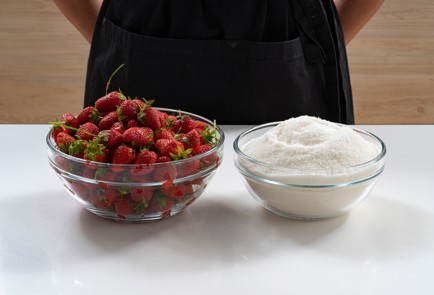 Фото шага рецепта Клубничное варенье 173849 шаг 1  