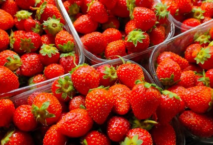 Фото шага рецепта Варенье из клубники на зиму 190234 шаг 1  