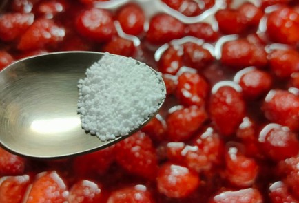 Фото шага рецепта Варенье из клубники на зиму 190234 шаг 9  